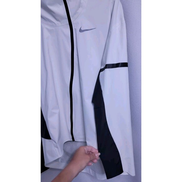 Nike Zonal Aeroshield Running Jacket Womens size LARGE Blk/Wh BV3858-133 - Picture 3 of 10